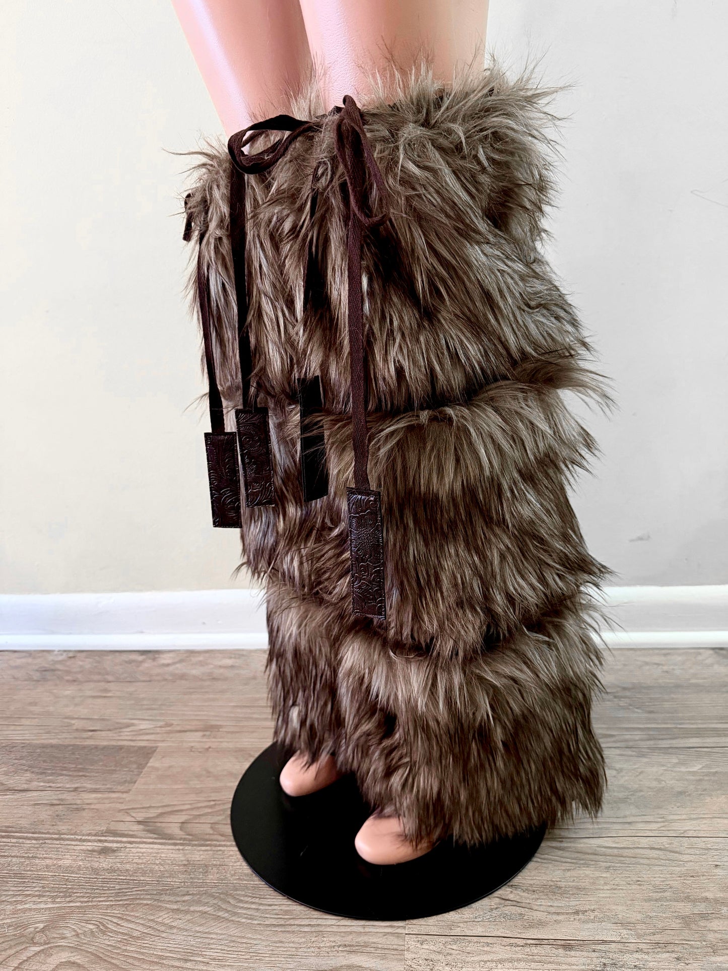 KIRA Faux Fur Leg Warmers – Statement Festival & Streetwear Legwear for Women