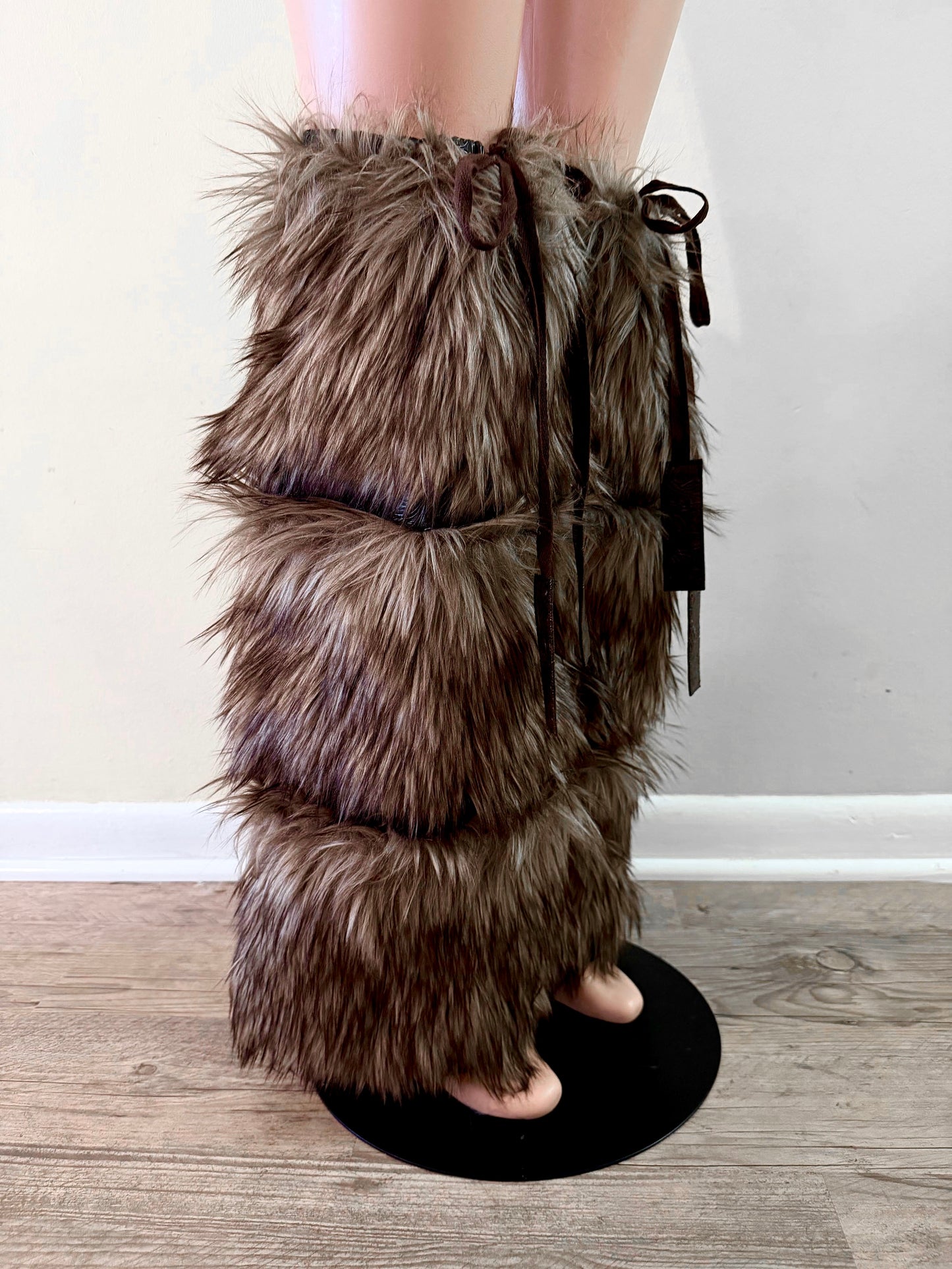 KIRA Faux Fur Leg Warmers – Statement Festival & Streetwear Legwear for Women